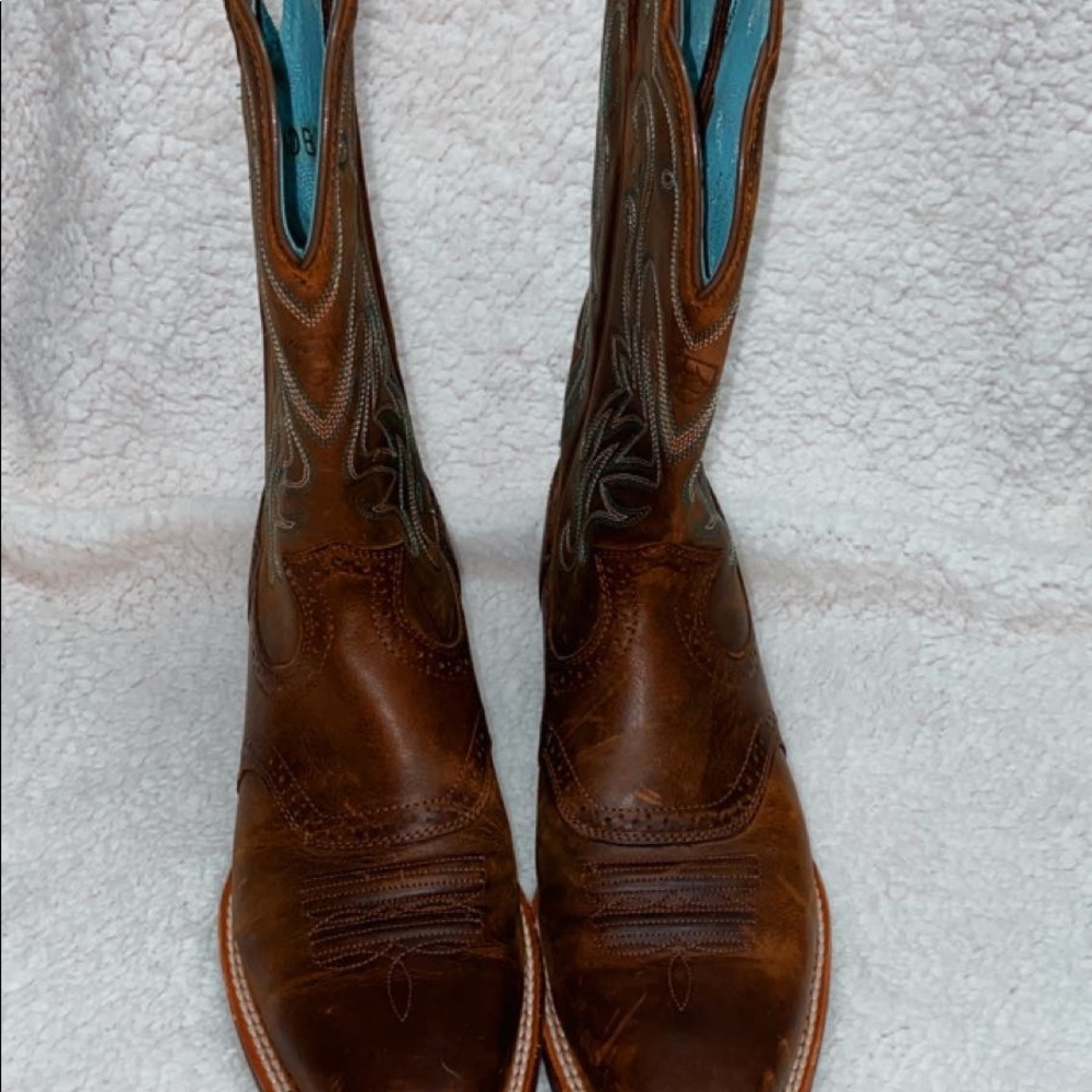 Ariat cowgirl boots